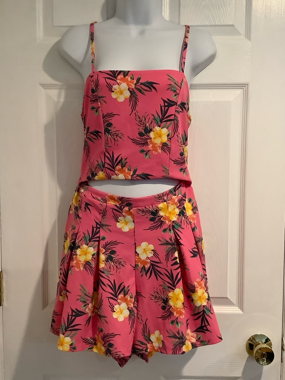 MADDEN NYC Pink Floral Tropical Open Mid Tie Back Beach Vacation Resort Romper L